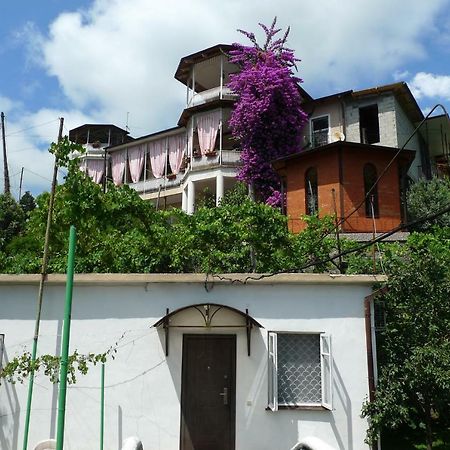 Old Town Guesthouse Sochumi Exterior foto