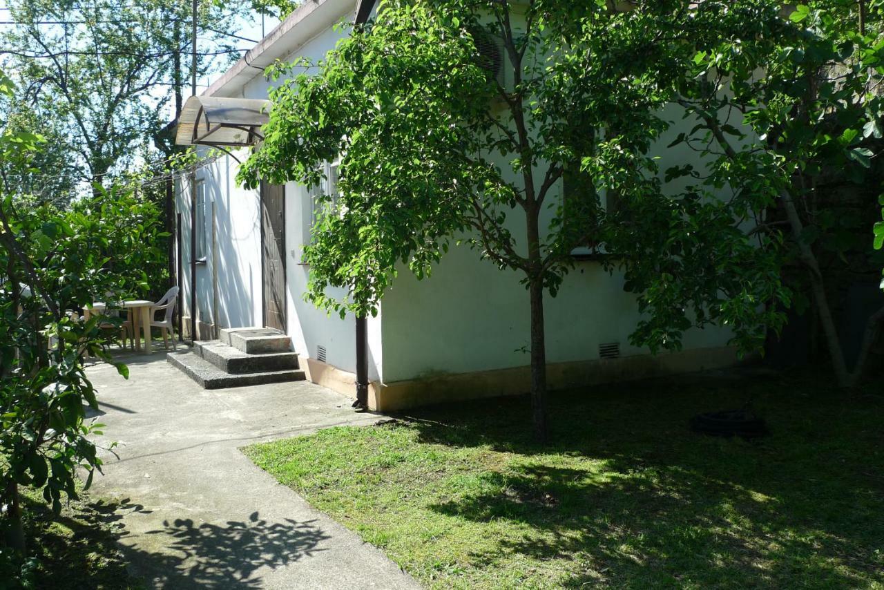 Old Town Guesthouse Sochumi Exterior foto